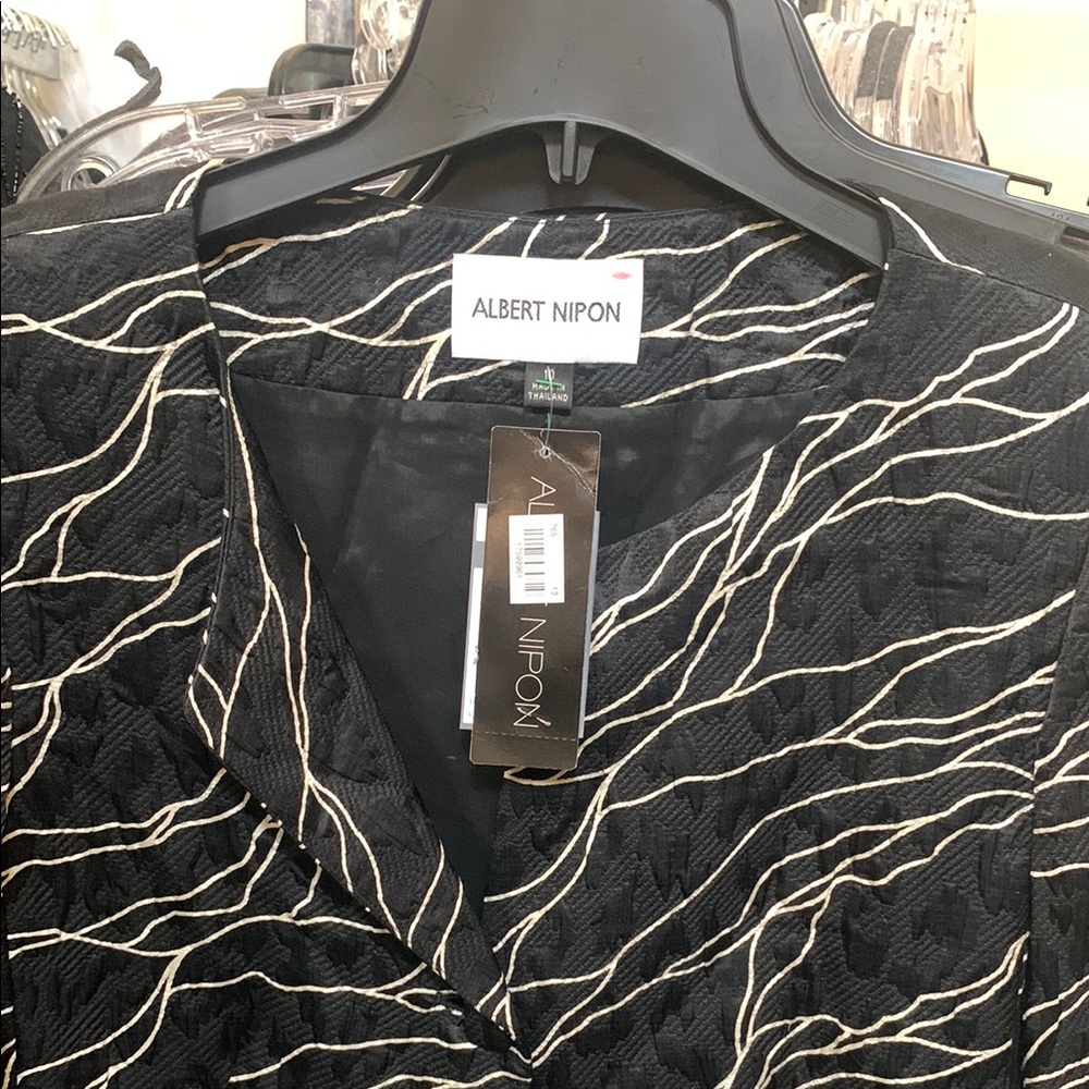 Albert Nipon Black and Cream Textured Top